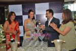 Neha Dhupia at Gitanjali promotional event  in Atria Mall on 14th Oct 2009 (18).JPG